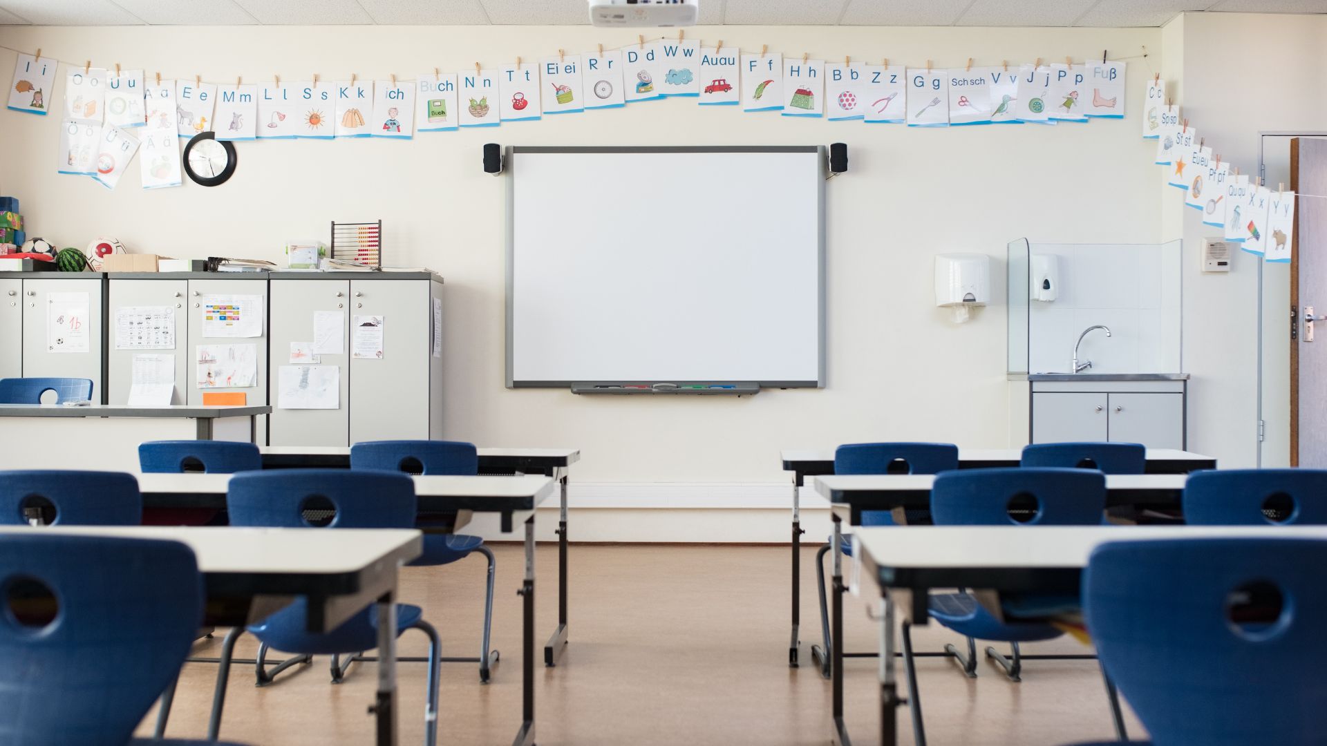 Reinigung für Bildungseinrichtungen in München – Saubere Lernumgebungen Reinigung von Bildungseinrichtungen in München, Schule Reinigung, Kita Hygiene, Universitätsreinigung München